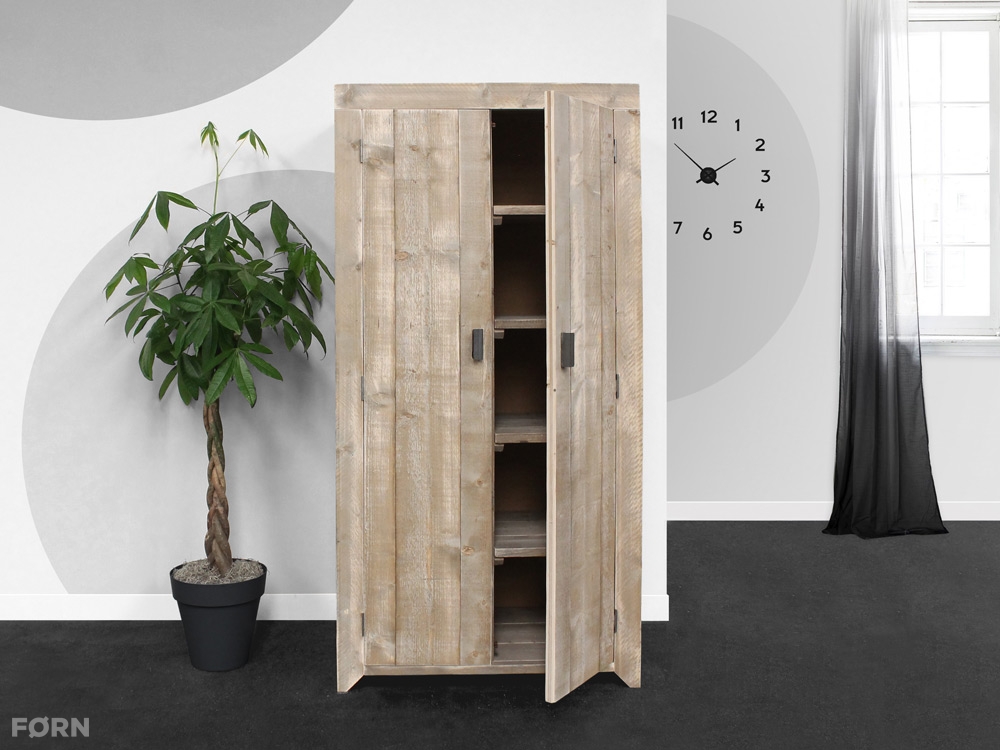Belonend muur voorbeeld Steigerhouten kledingkast Ingvar met deuren en legplanken.