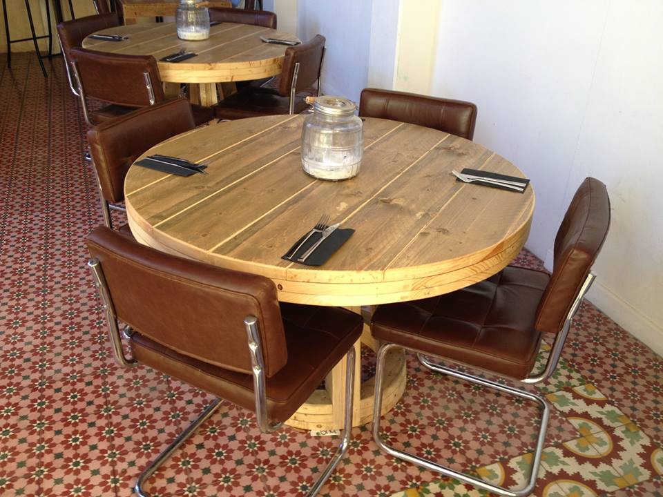 eend Stimulans effect Ronde tafel steigerhout restaurant Curacao | SteigerhoutenMeubelshop.nl
