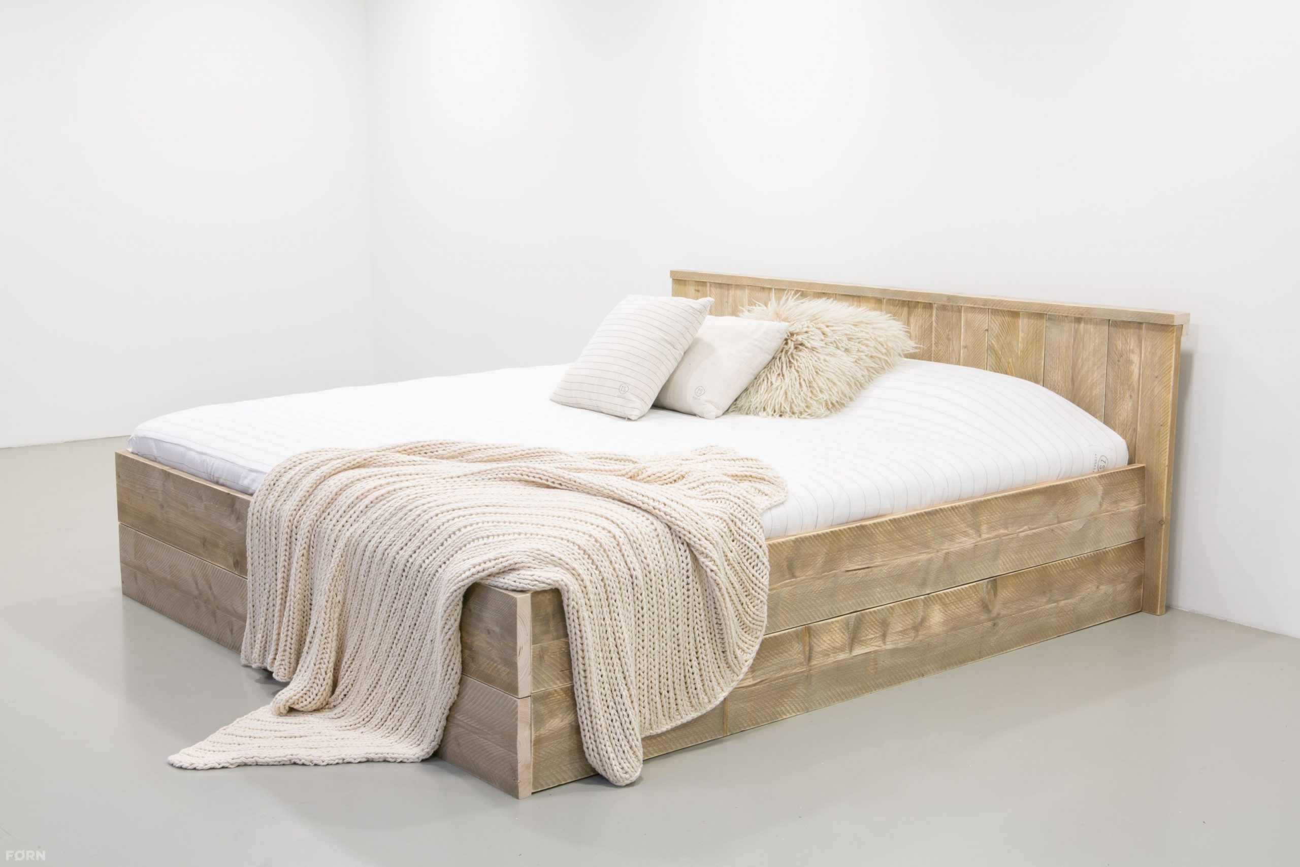 Steigerhouten bed - lattenbodem en matras optioneel - op maatgemaakt